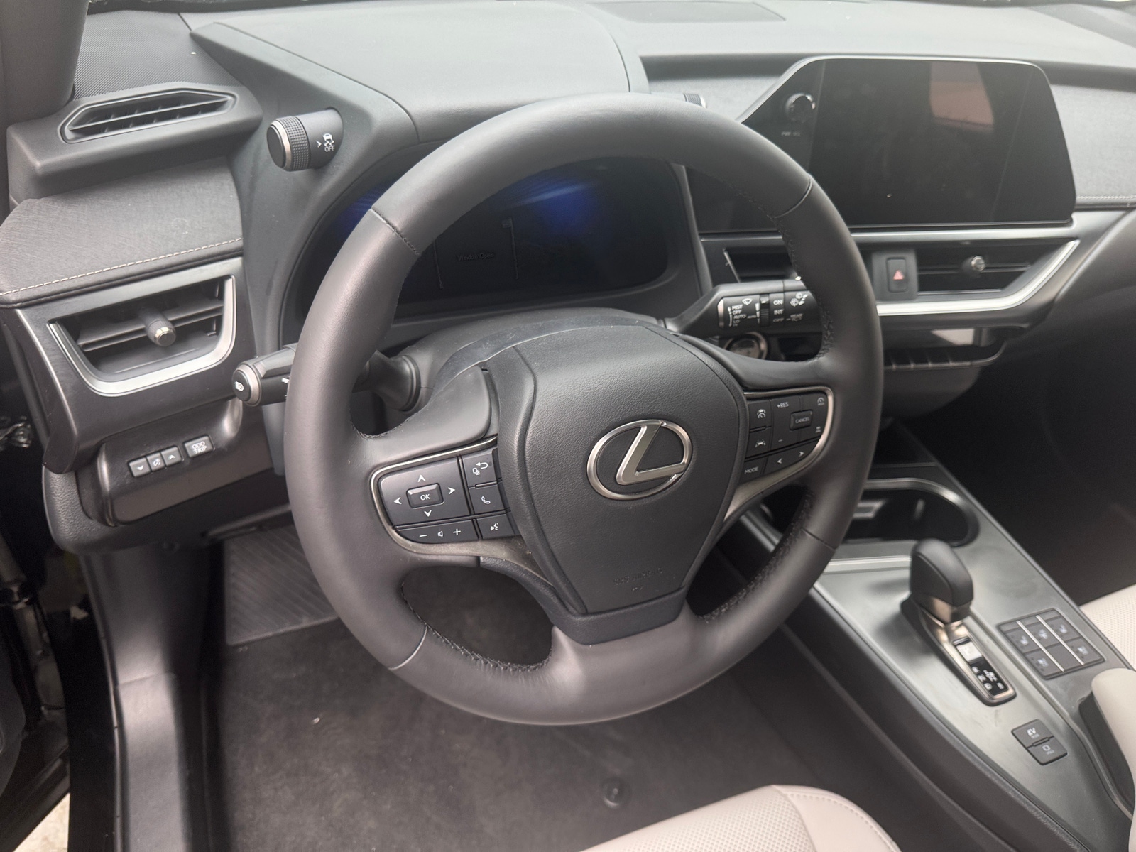 Thumbnail: 2025 Lexus UX - 4