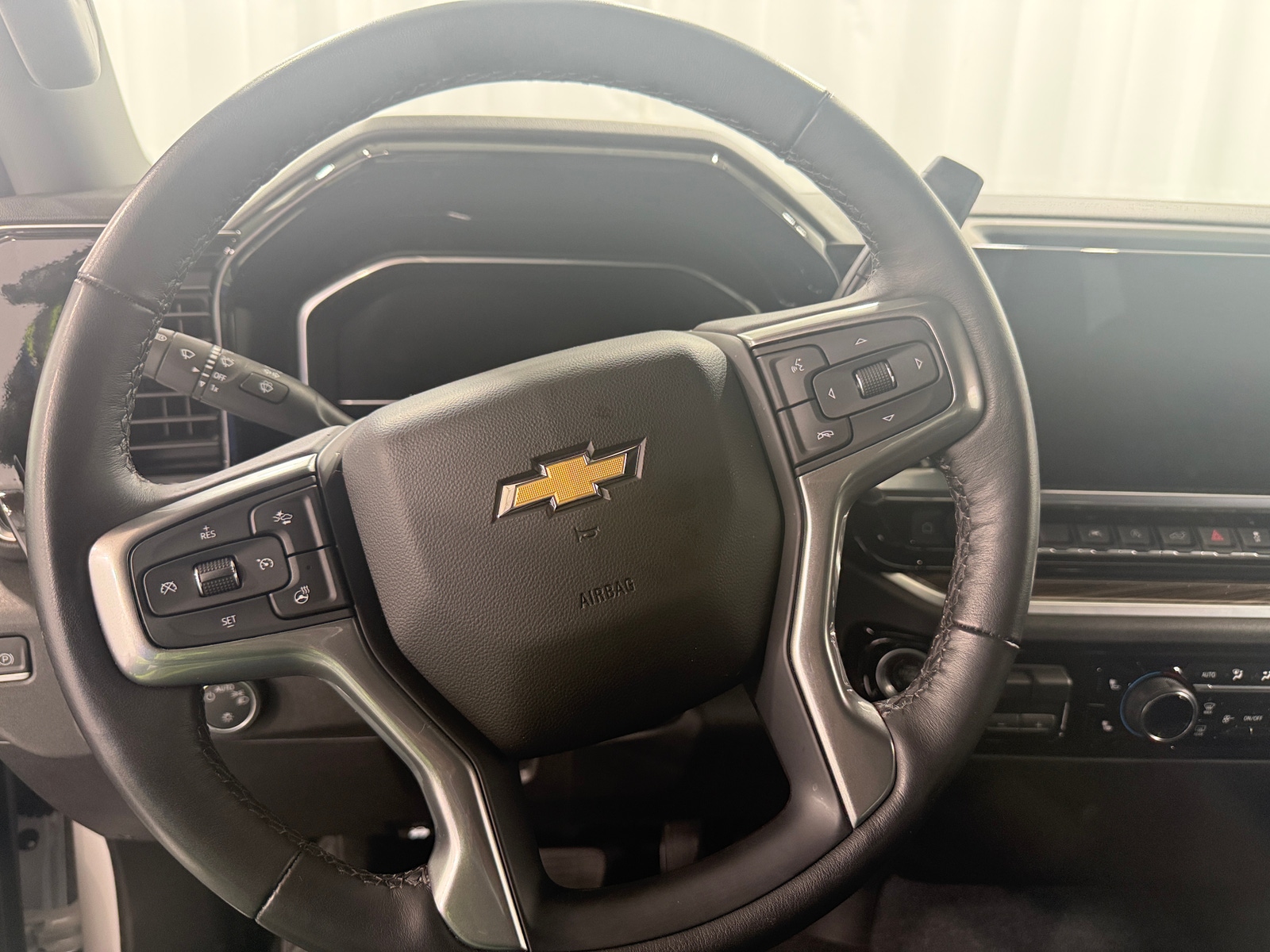 Thumbnail: 2022 Chevrolet Silverado 1500 - 5