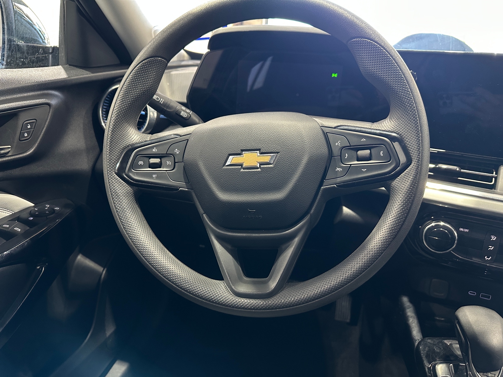 Thumbnail: 2025 Chevrolet Trax - 5