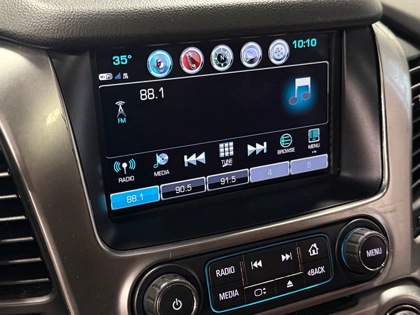 Thumbnail: 2018 Chevrolet Suburban - 3