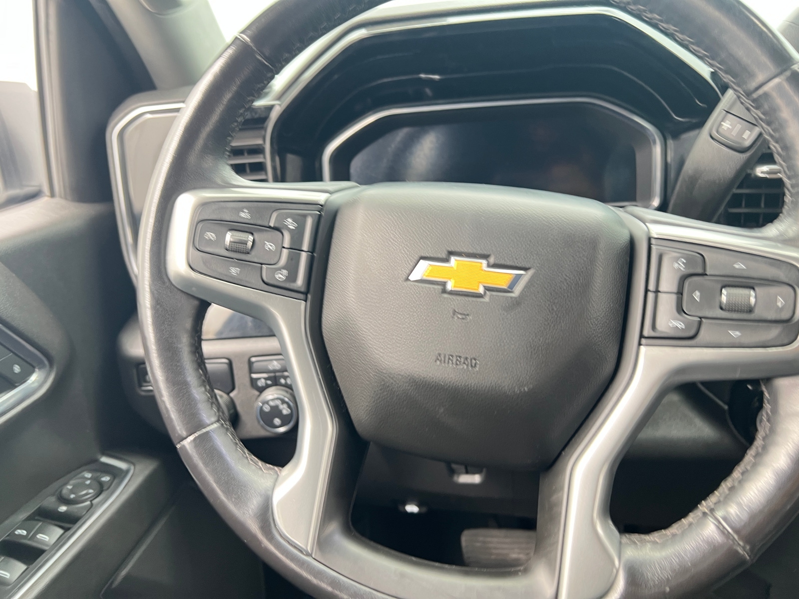 Thumbnail: 2022 Chevrolet Silverado 1500 - 5