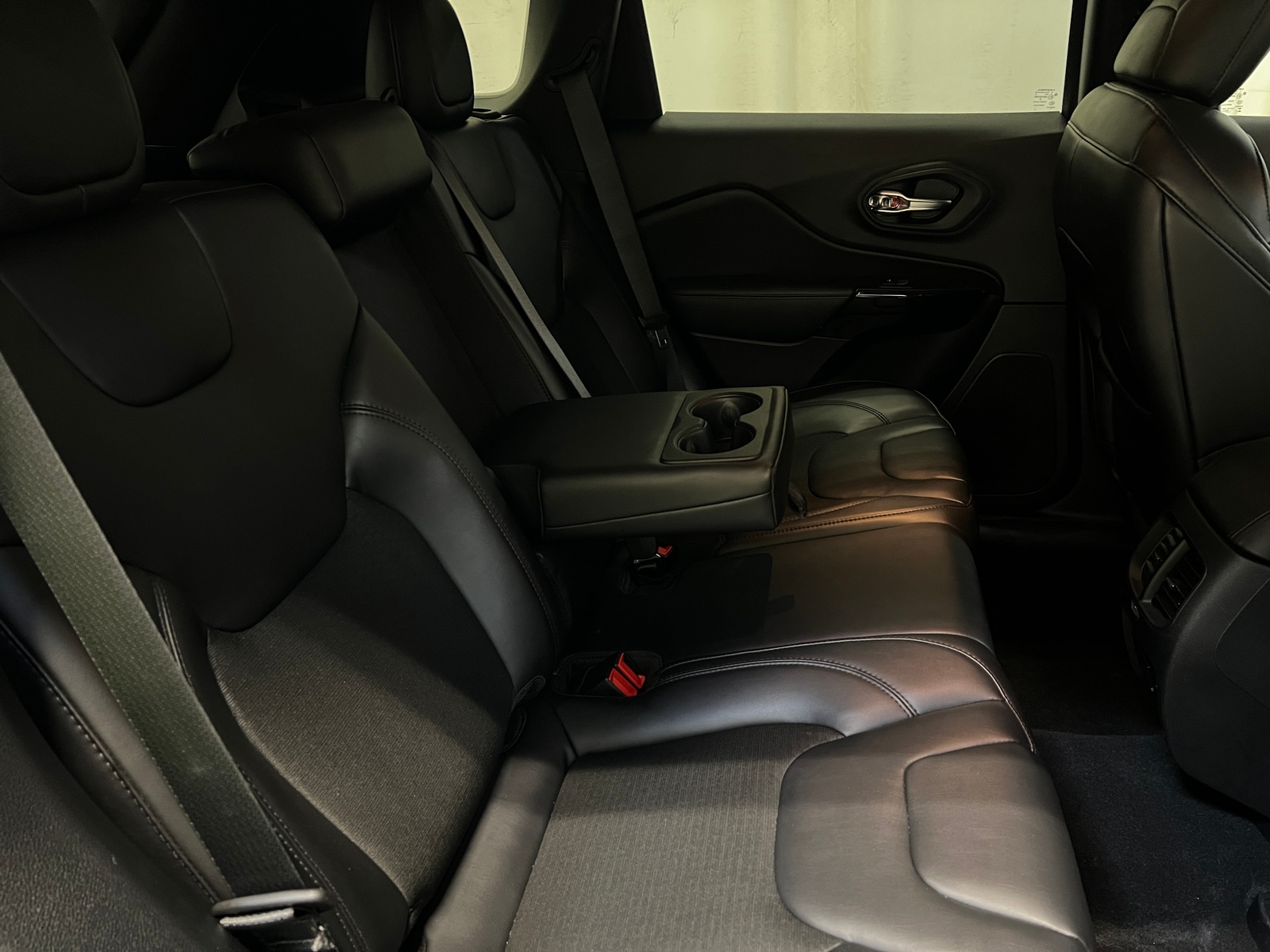 Thumbnail: 2020 Jeep Cherokee - 6