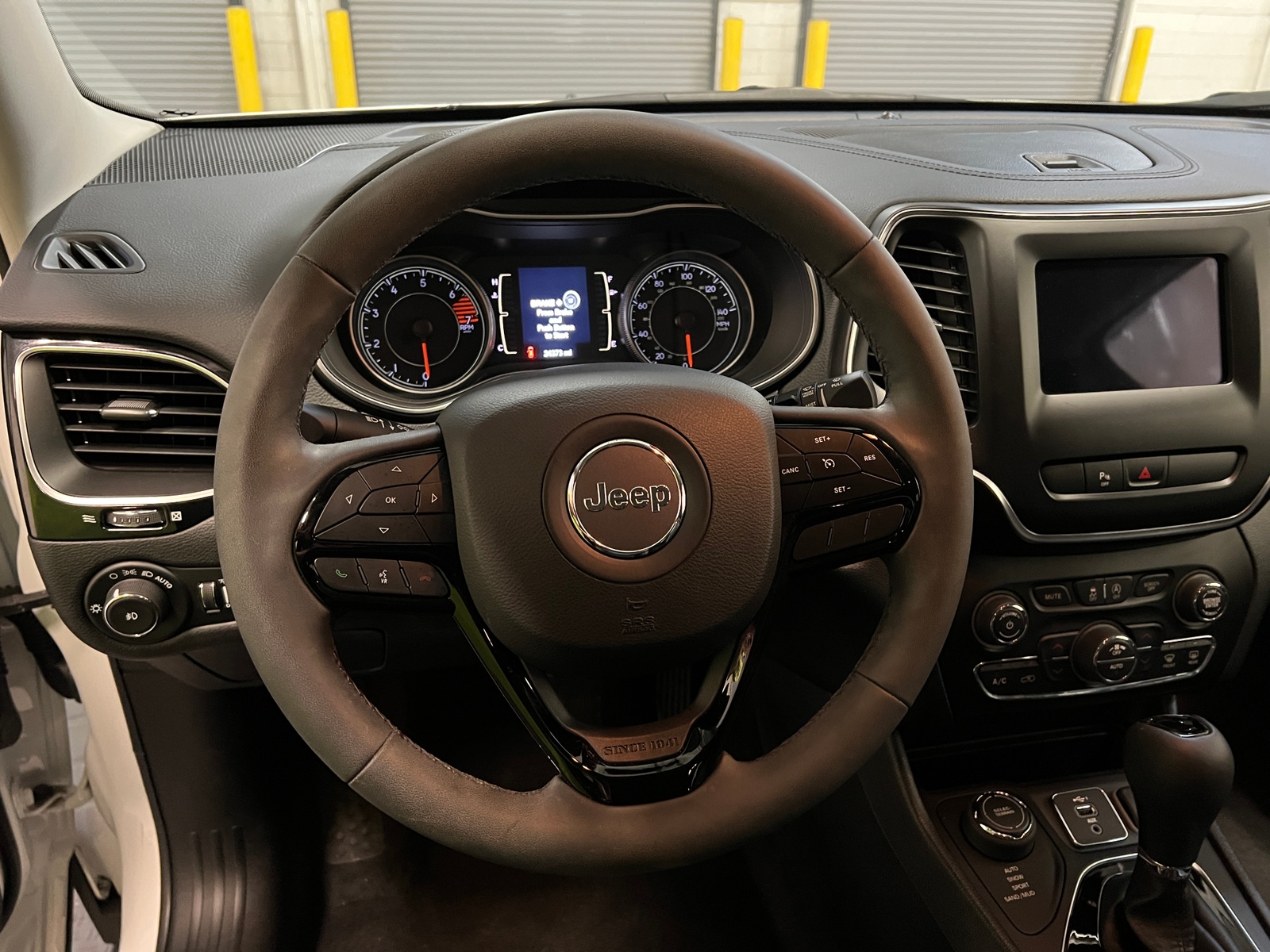 Thumbnail: 2020 Jeep Cherokee - 5
