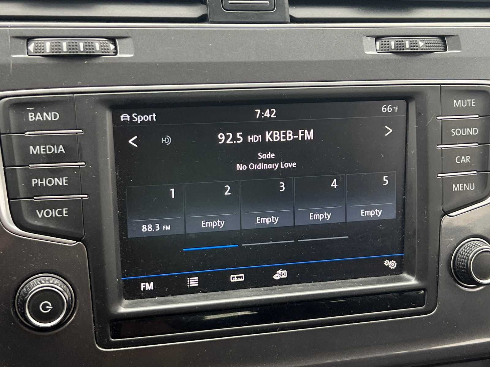 Thumbnail: 2017 Volkswagen Golf - 3