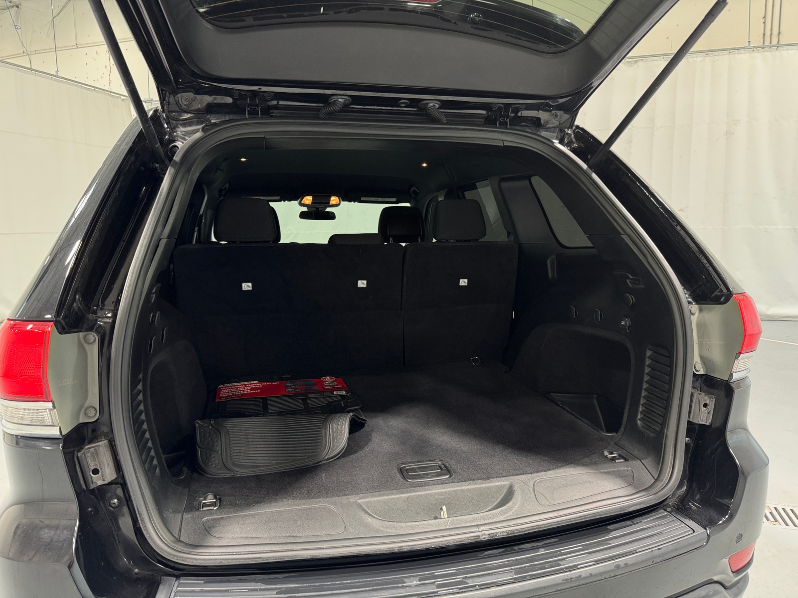 Thumbnail: 2018 Jeep Grand Cherokee - 7