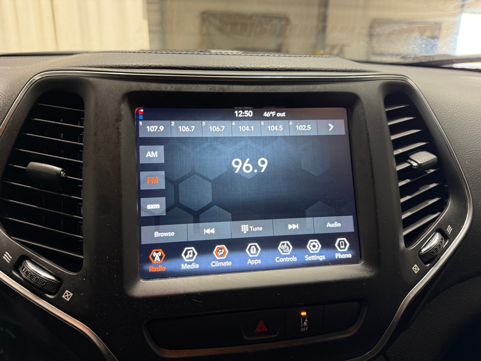 Thumbnail: 2022 Jeep Cherokee - 4