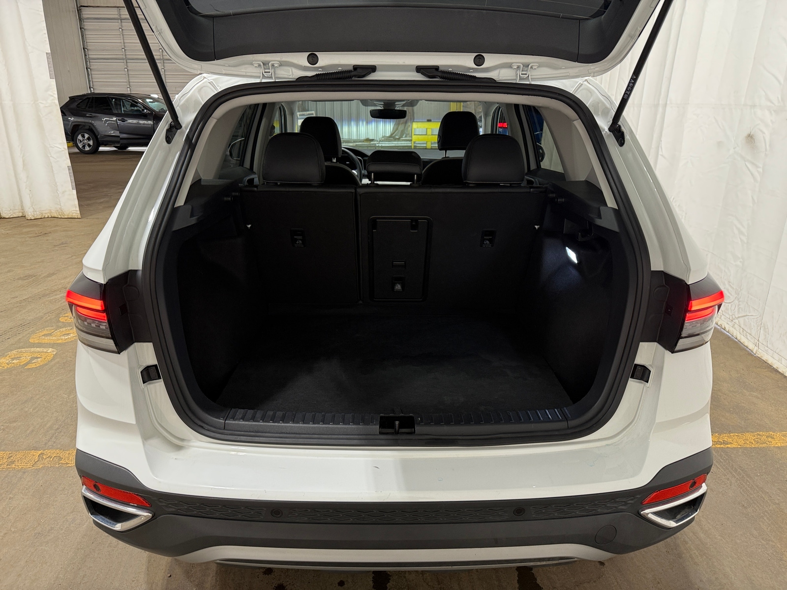 Thumbnail: 2025 Volkswagen Taos - 6