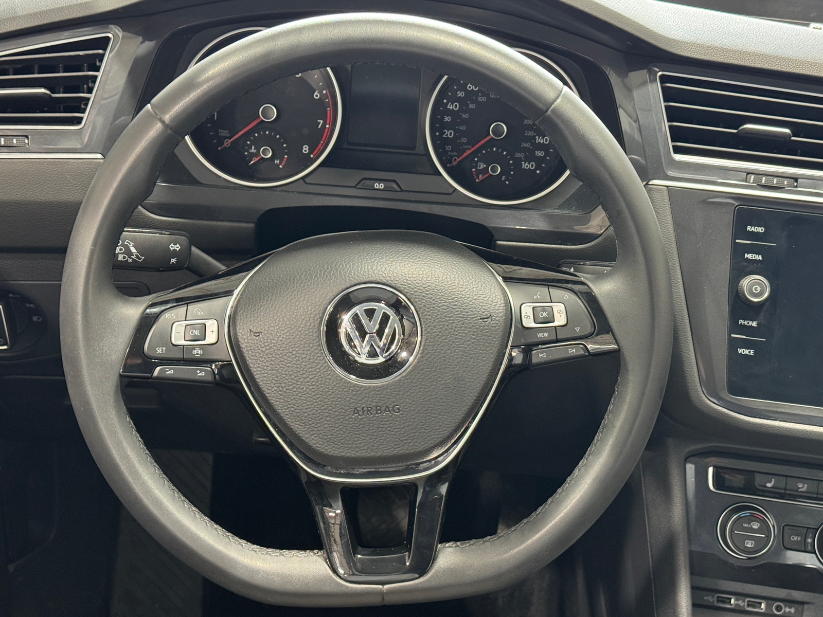 Thumbnail: 2020 Volkswagen Tiguan - 4