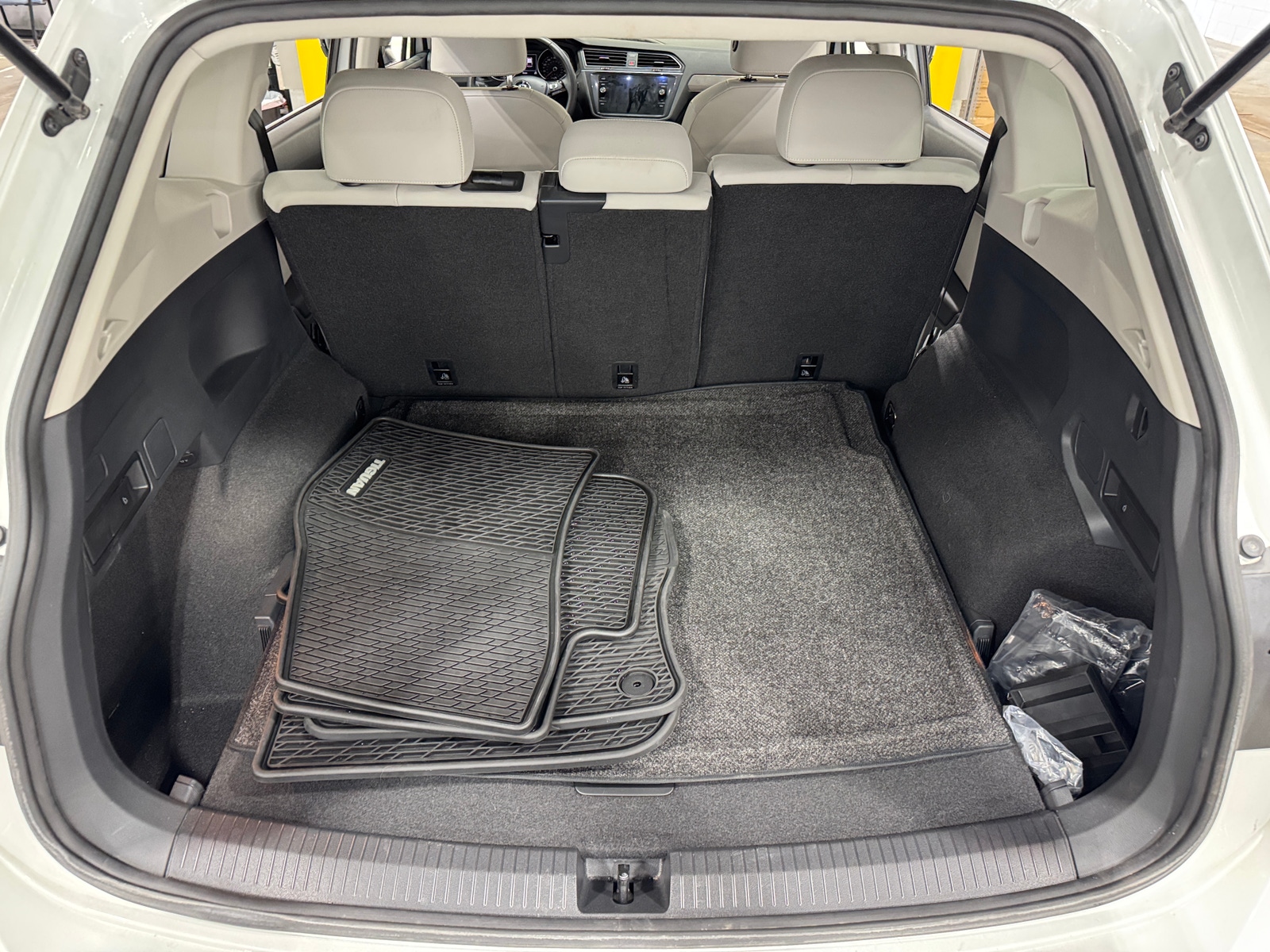 Thumbnail: 2020 Volkswagen Tiguan - 6