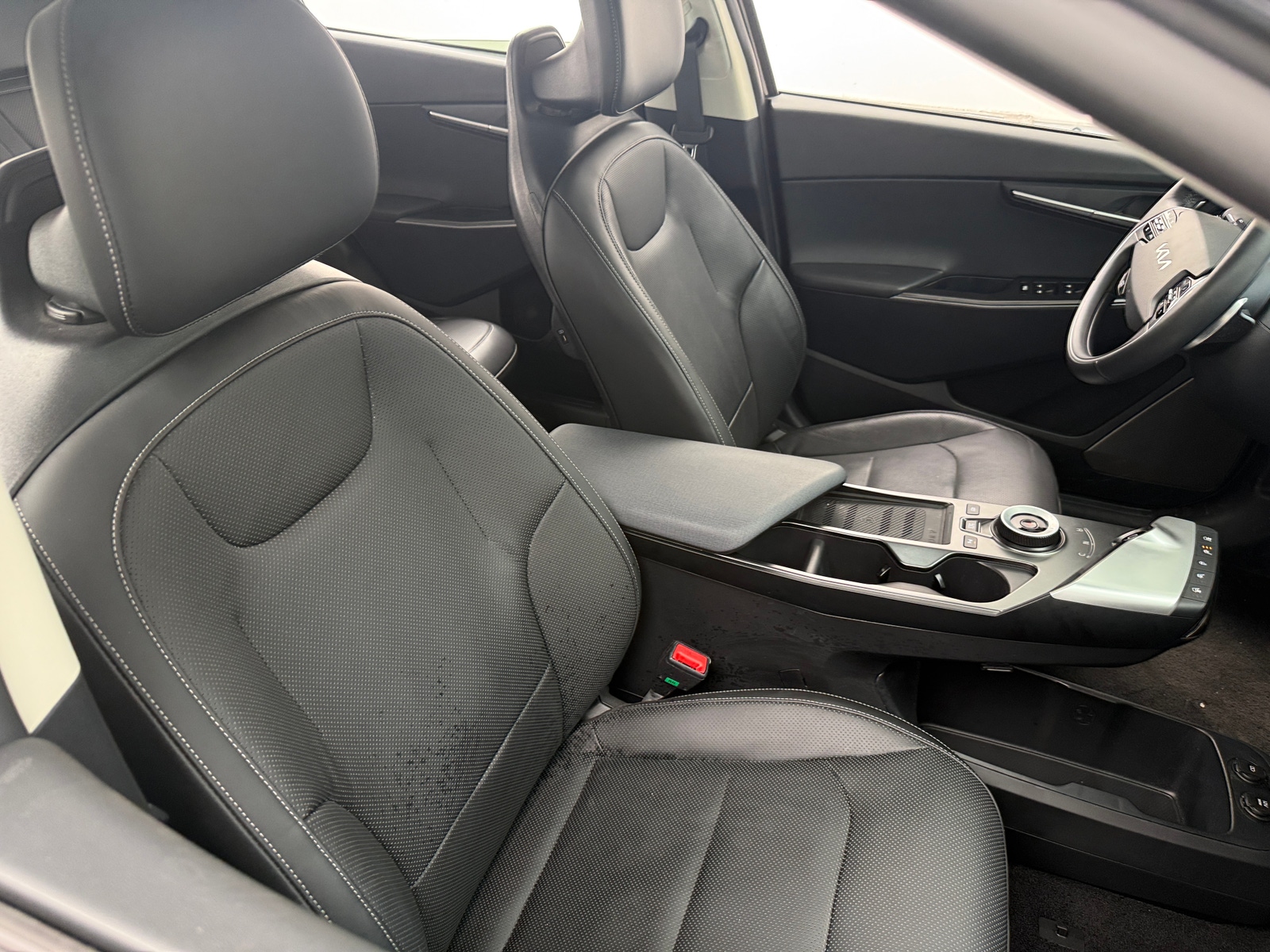 Thumbnail: 2022 Kia EV6 - 2