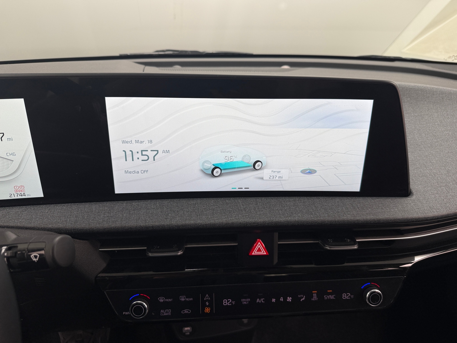 Thumbnail: 2022 Kia EV6 - 4