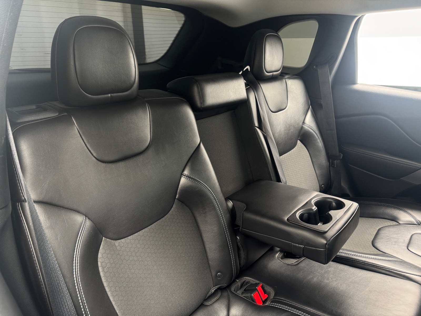 Thumbnail: 2019 Jeep Cherokee - 6