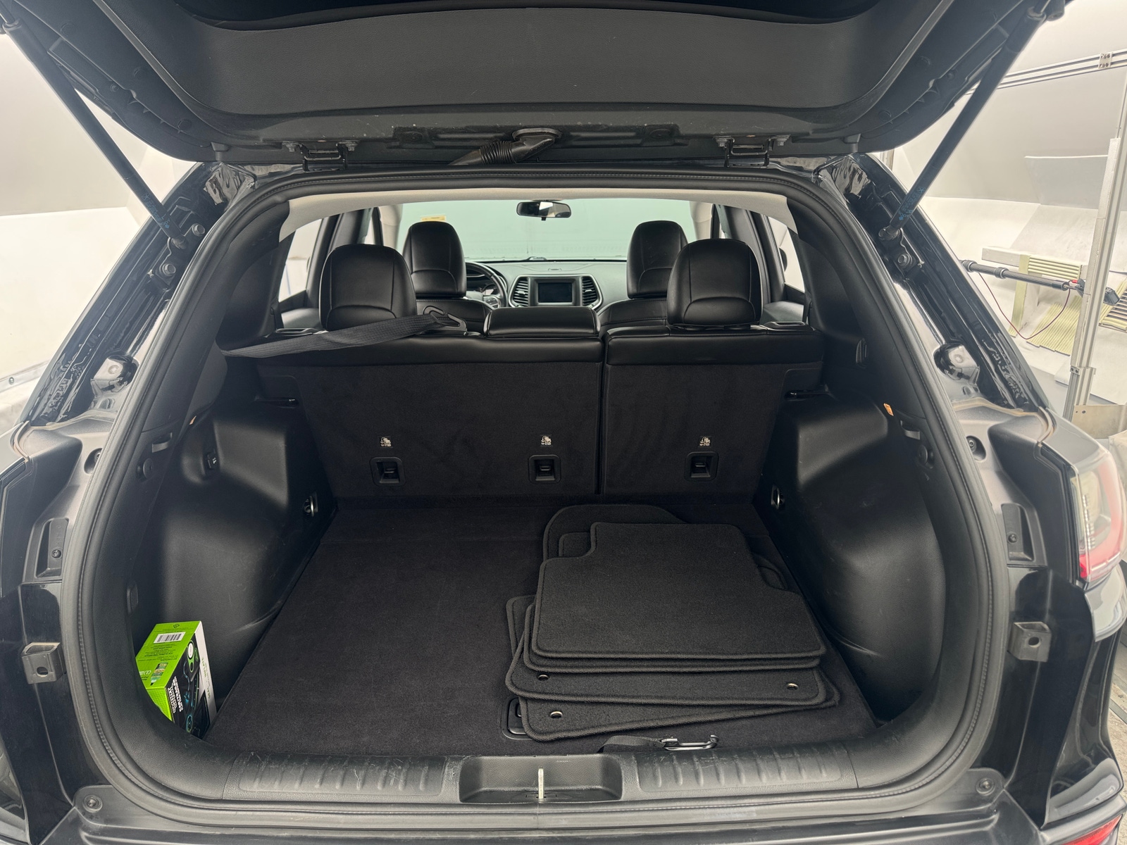 Thumbnail: 2019 Jeep Cherokee - 7