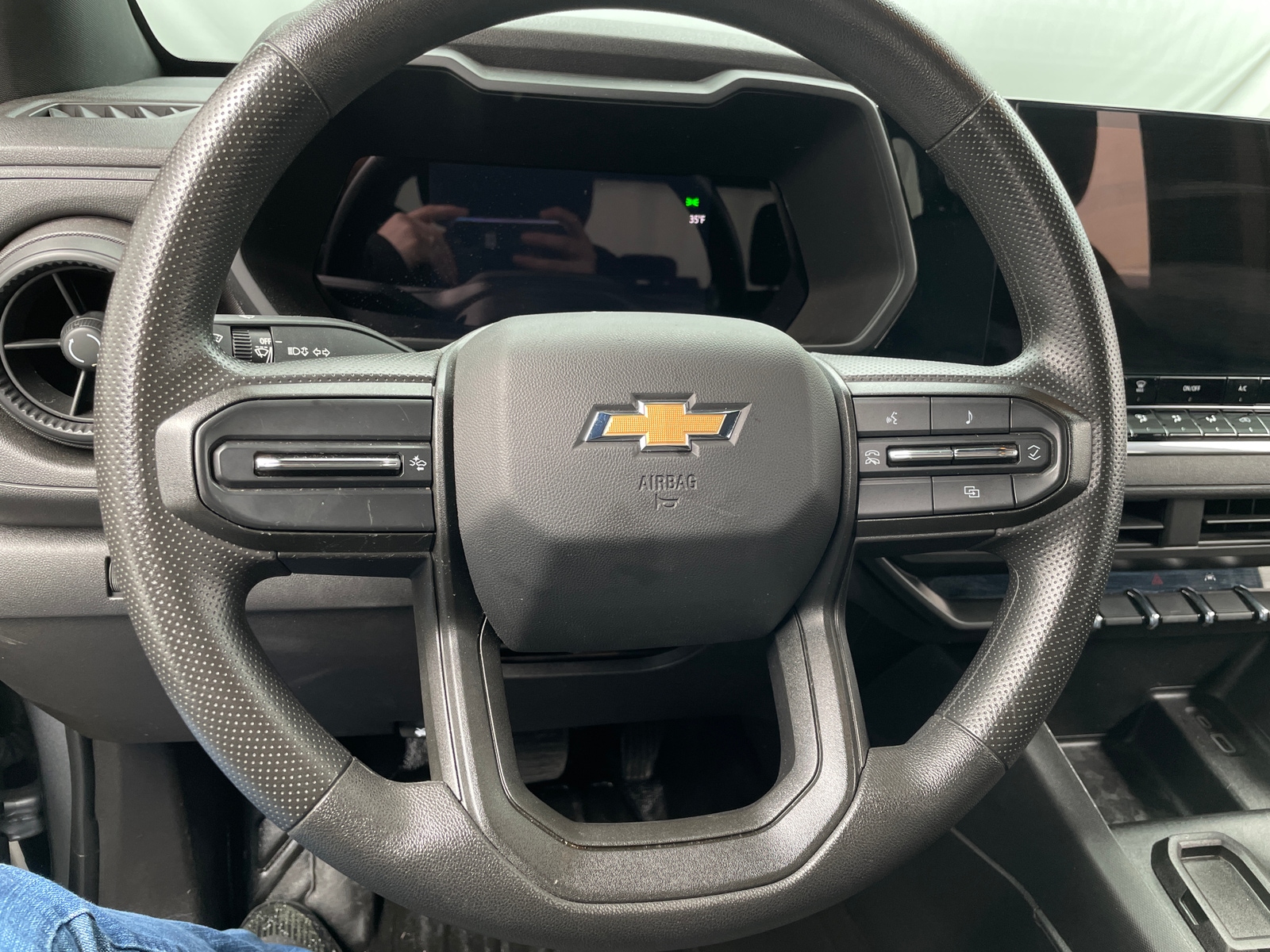 Thumbnail: 2023 Chevrolet Colorado - 5