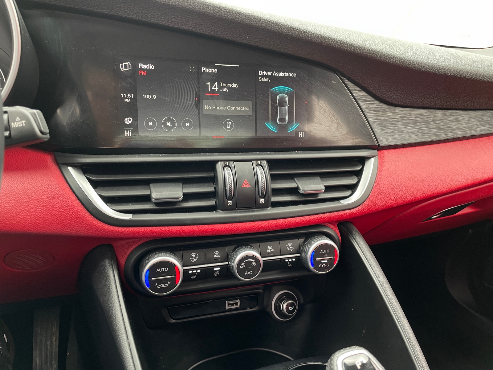 Thumbnail: 2020 Alfa Romeo Giulia - 3