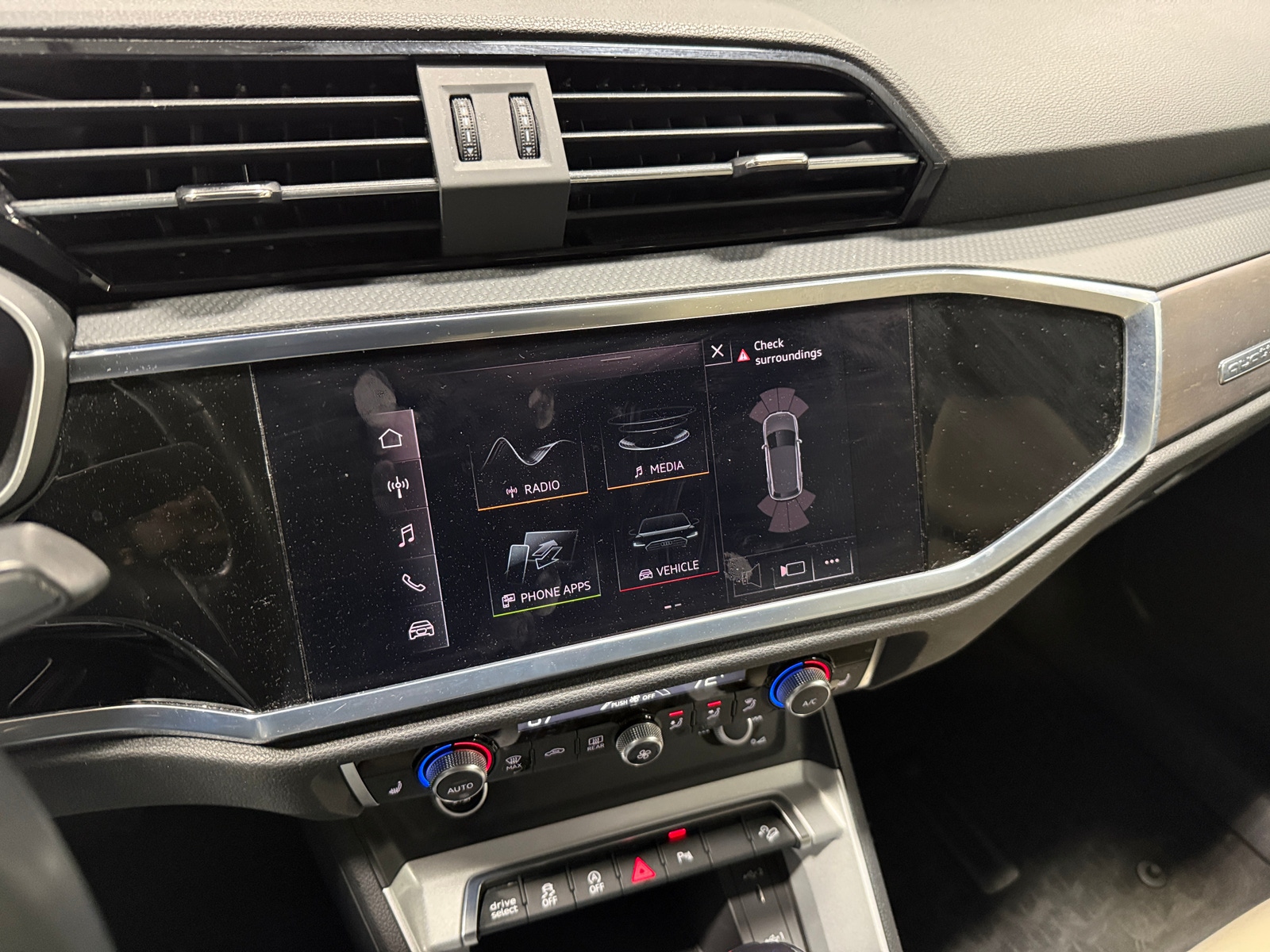 Thumbnail: 2022 Audi Q3 - 3