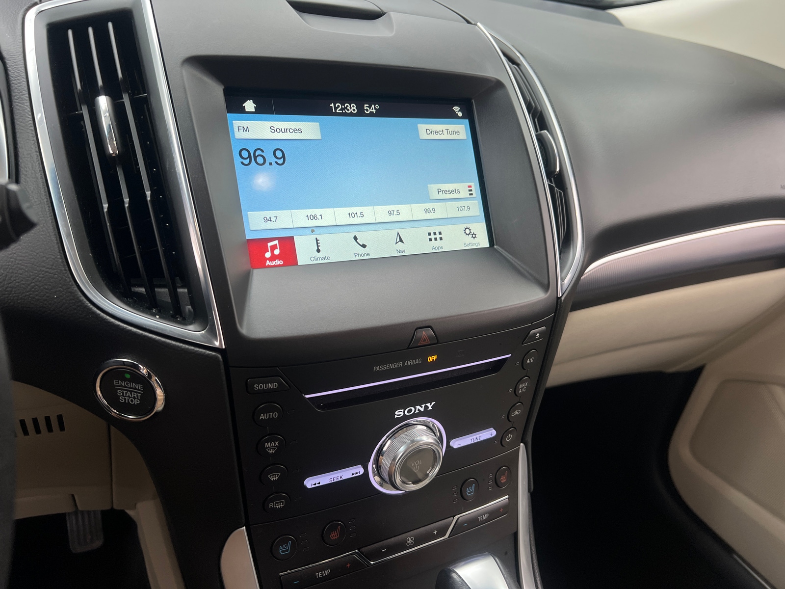 Thumbnail: 2018 Ford Edge - 3