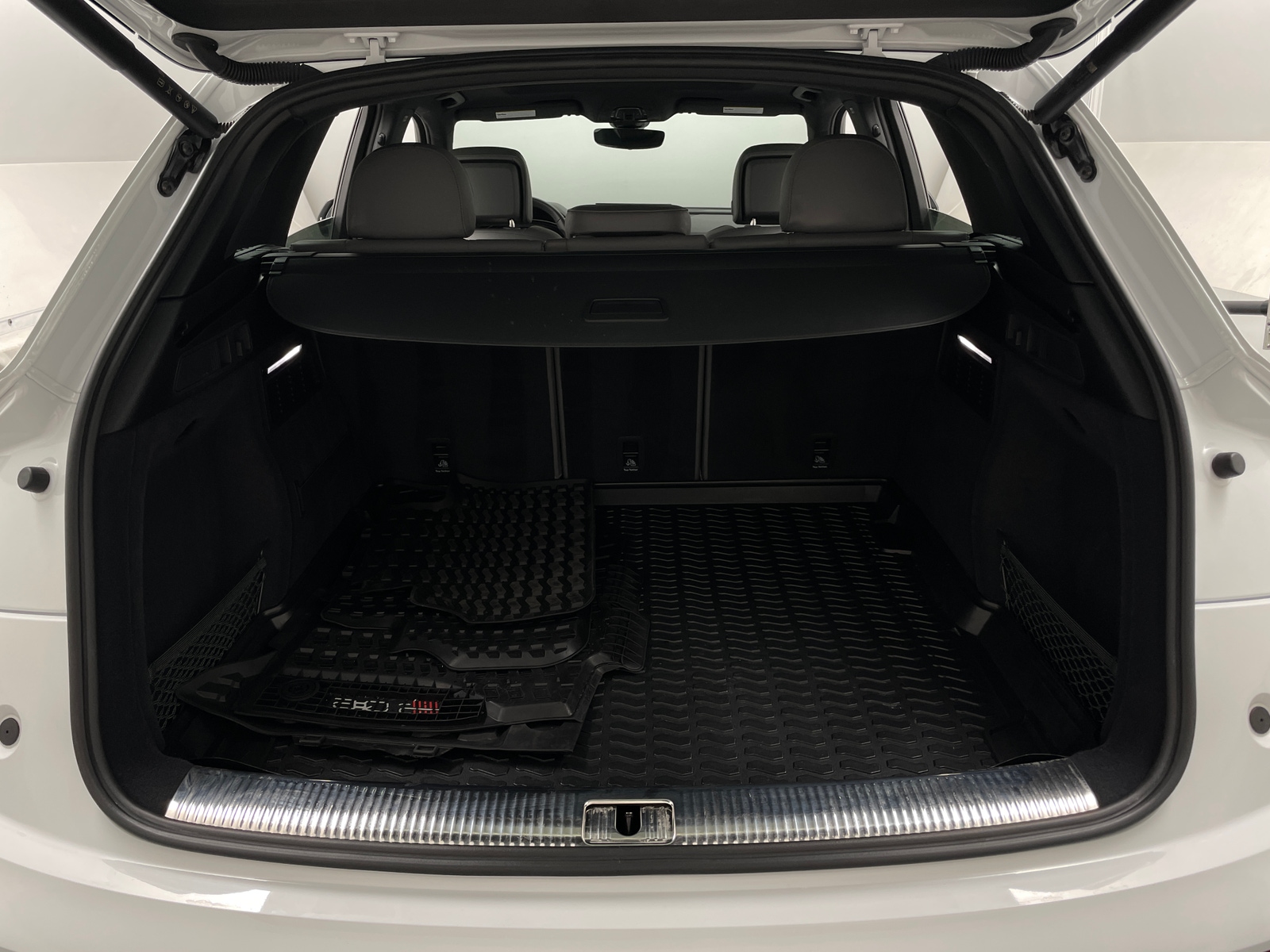 Thumbnail: 2025 Audi SQ5 - 6