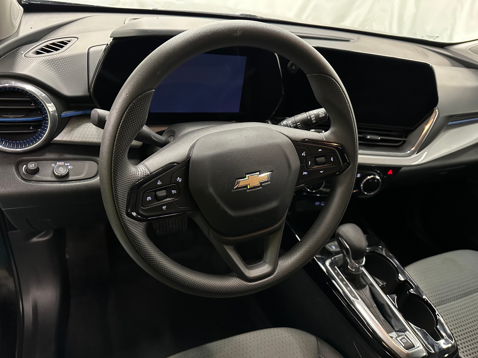 Thumbnail: 2025 Chevrolet Trax - 5