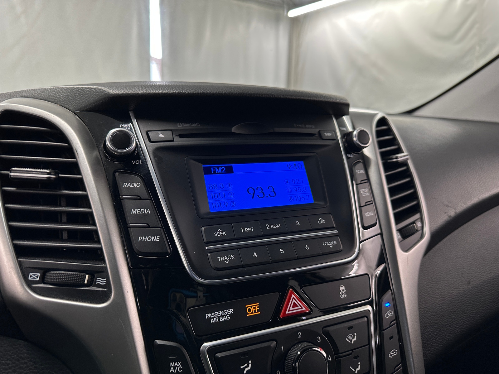 Thumbnail: 2017 Hyundai Elantra - 4