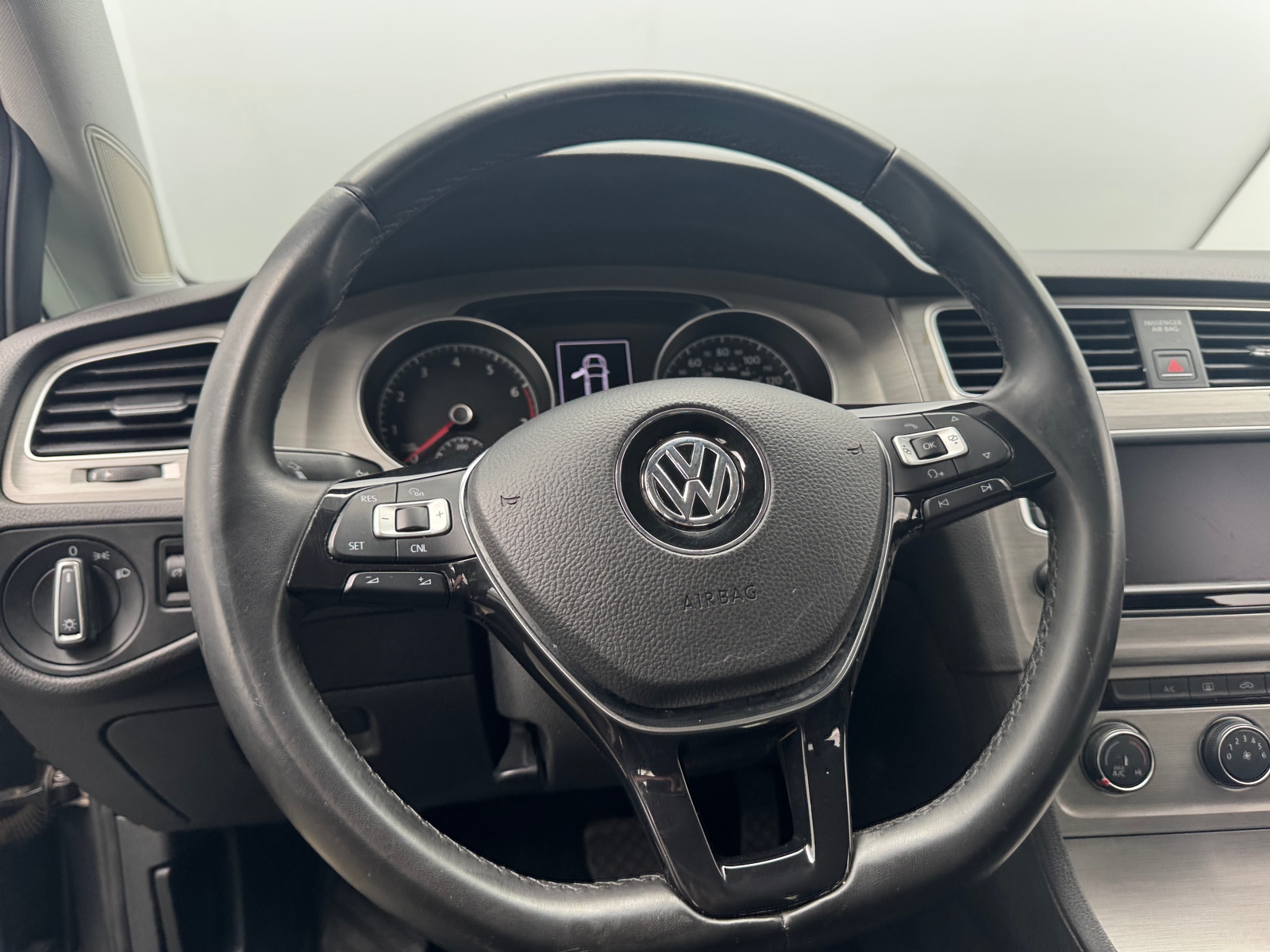 Thumbnail: 2017 Volkswagen Golf - 5