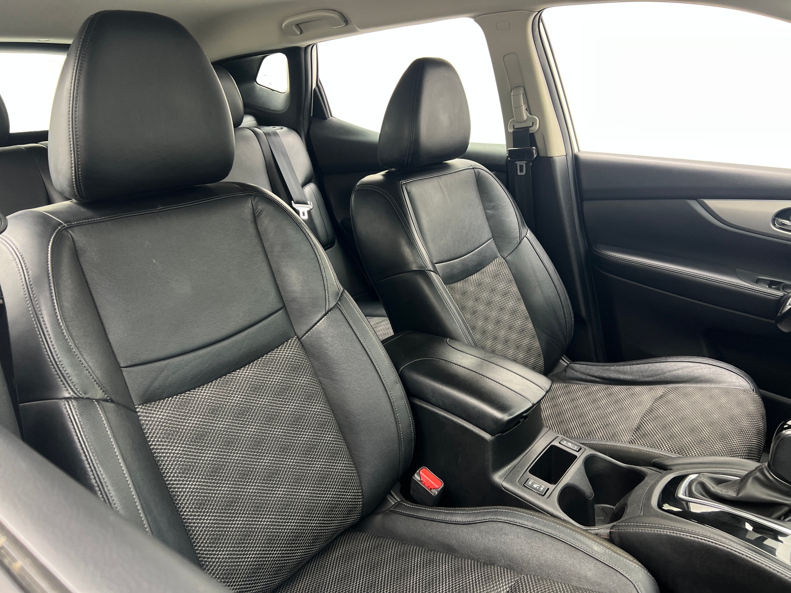 Thumbnail: 2020 Nissan Rogue Sport - 2