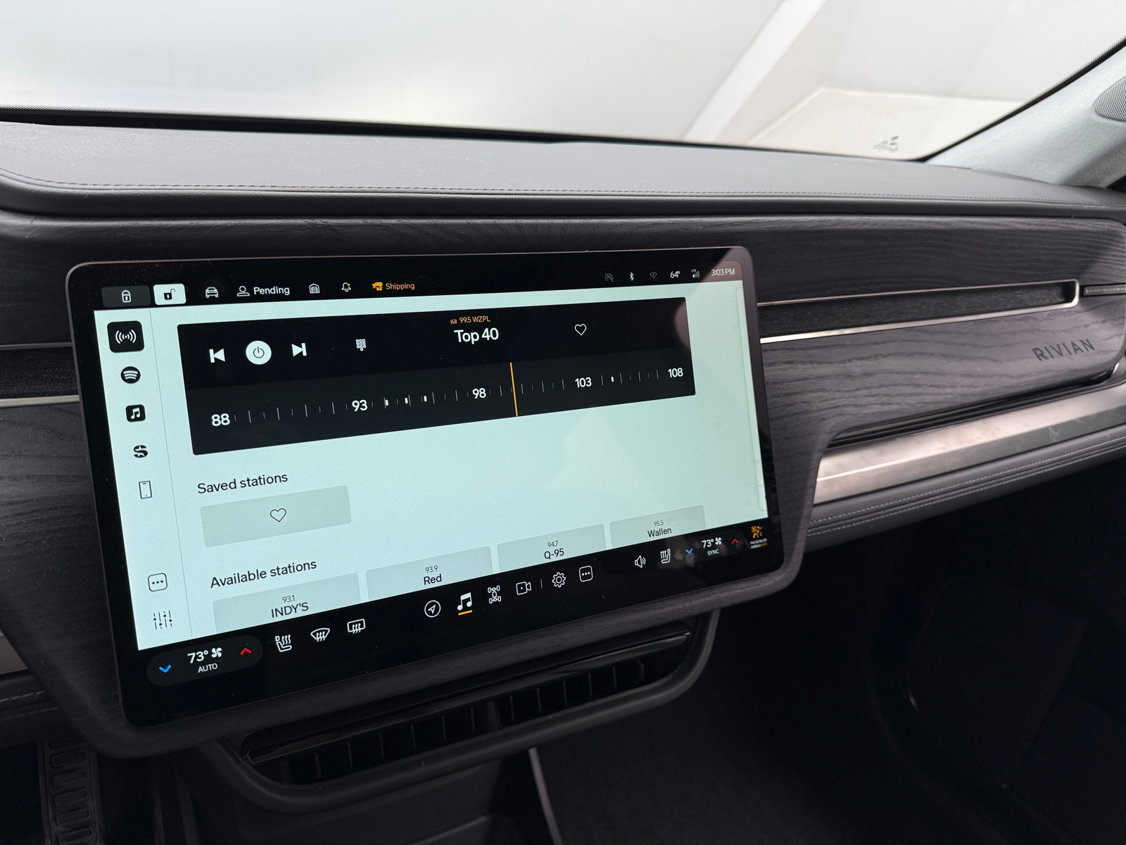 Thumbnail: 2025 Rivian R1S - 3