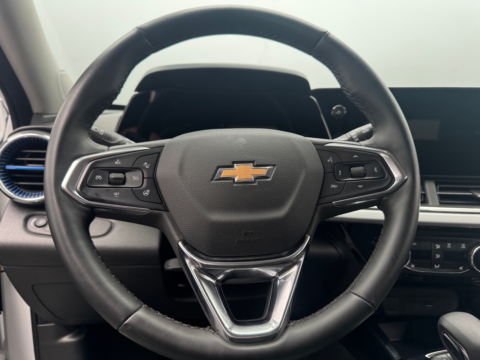 Thumbnail: 2025 Chevrolet Trax - 5