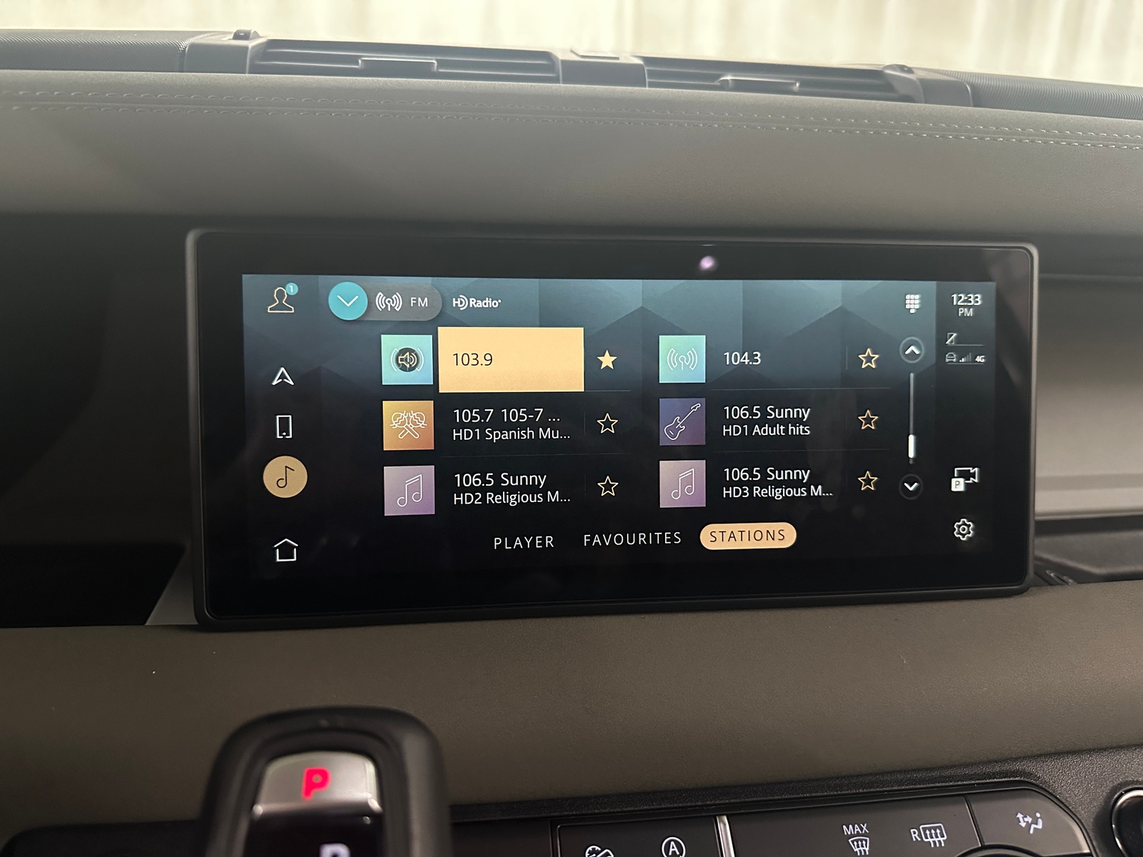 Thumbnail: 2023 Land Rover Defender - 3