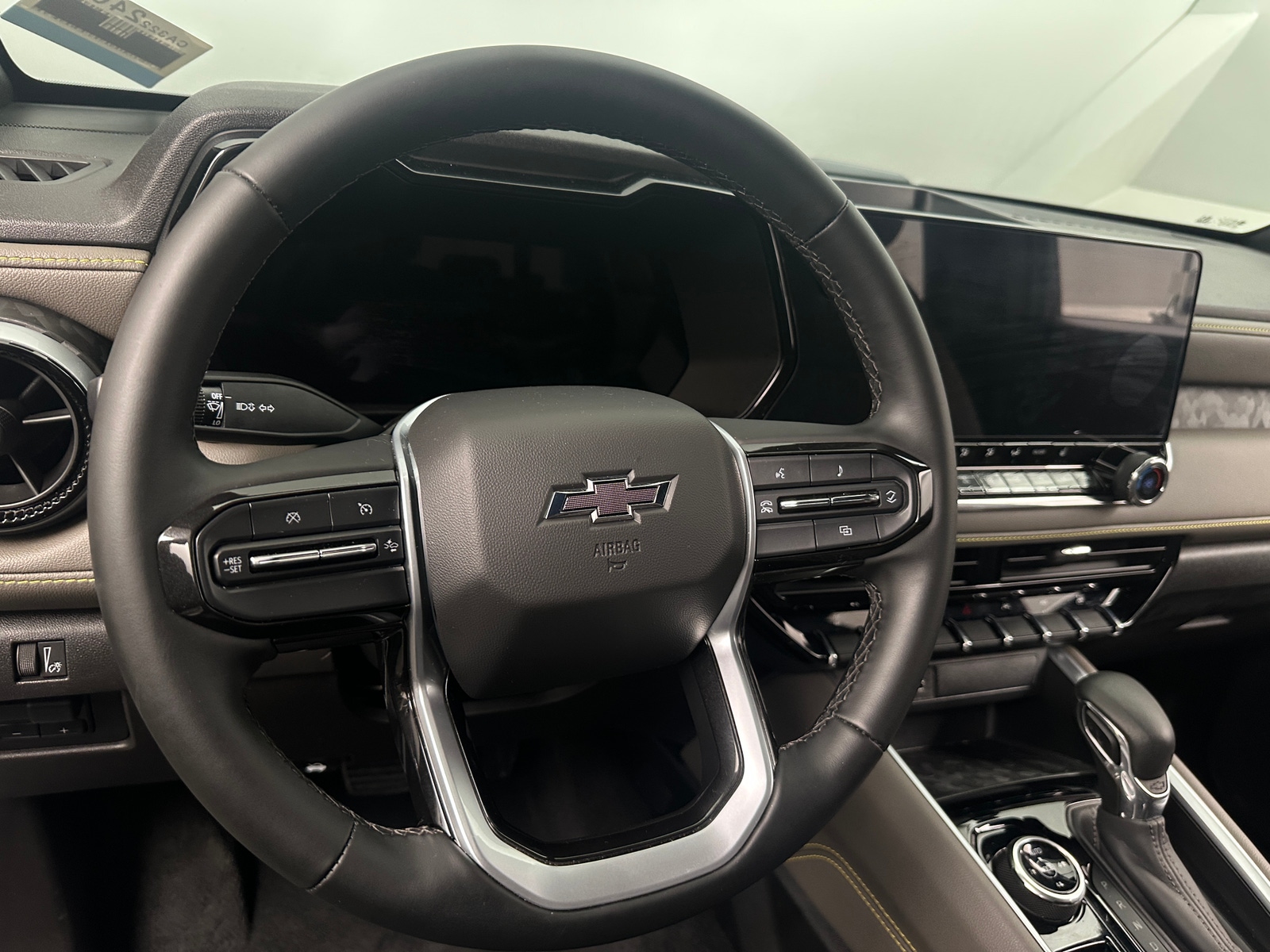 Thumbnail: 2024 Chevrolet Colorado - 5