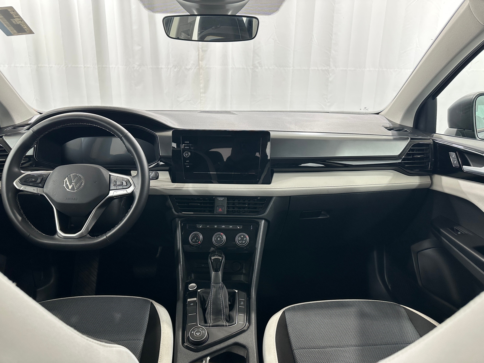 Thumbnail: 2025 Volkswagen Taos - 3