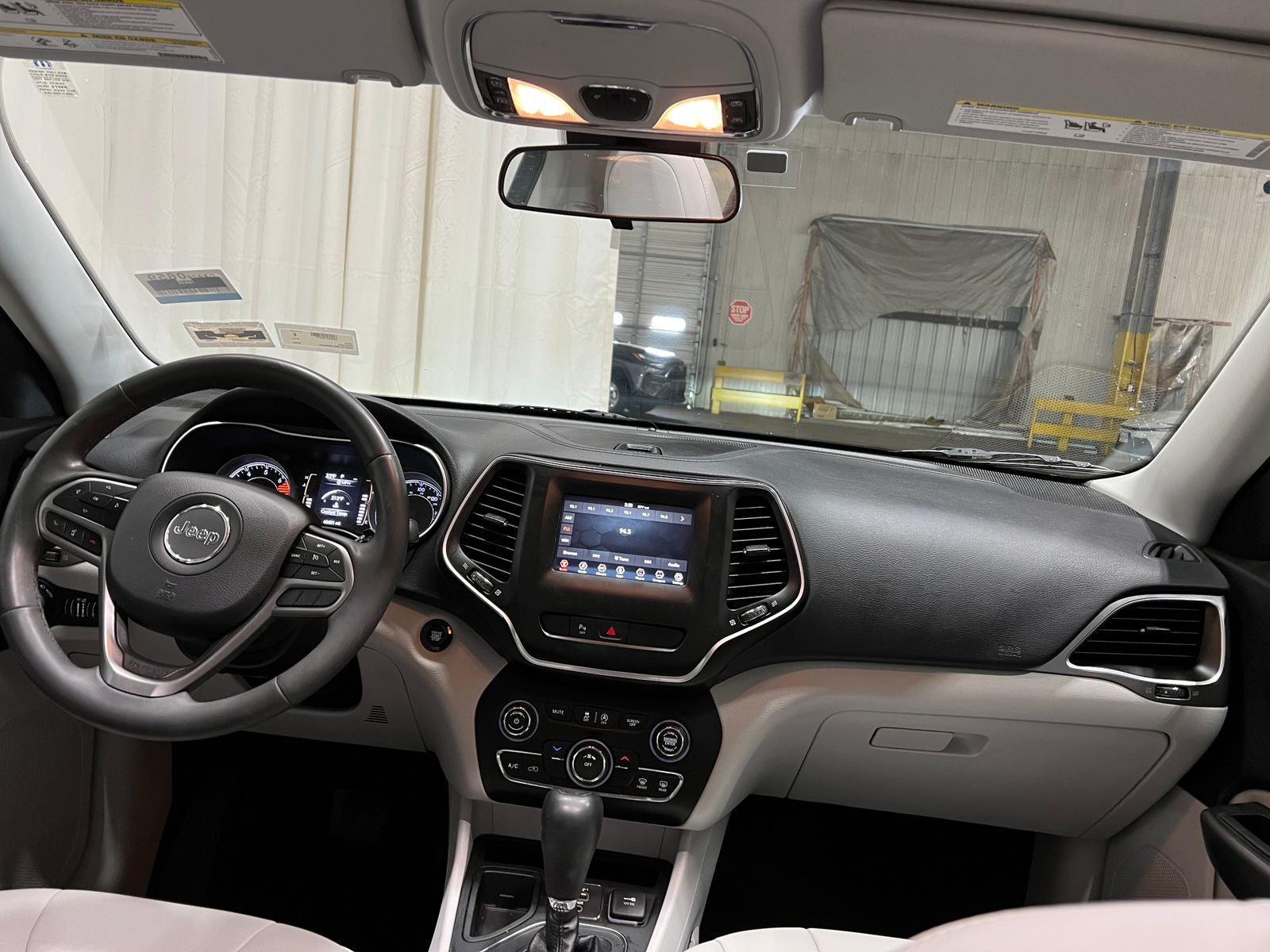 Thumbnail: 2020 Jeep Cherokee - 3