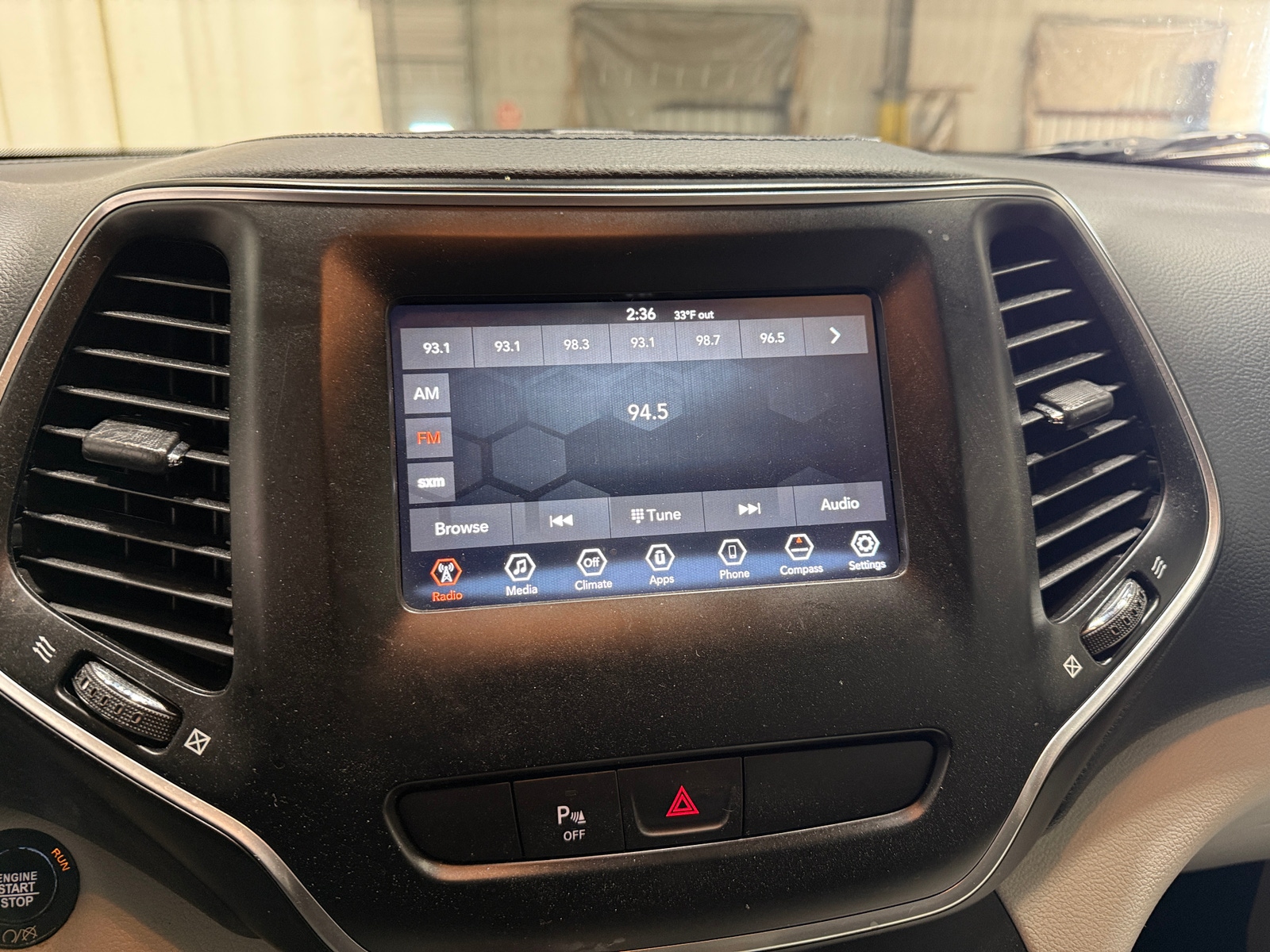 Thumbnail: 2020 Jeep Cherokee - 4