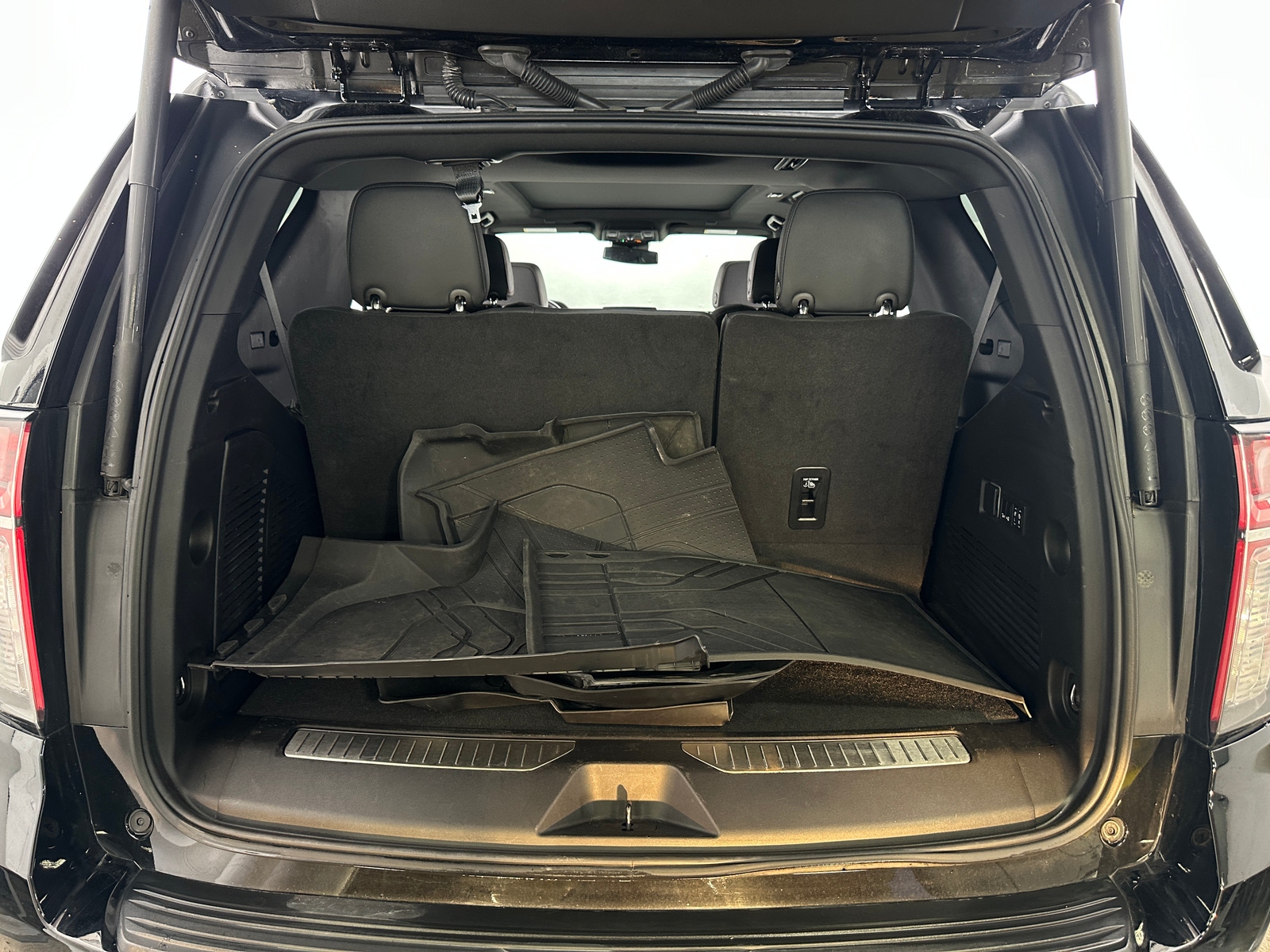 Thumbnail: 2023 Chevrolet Tahoe - 6