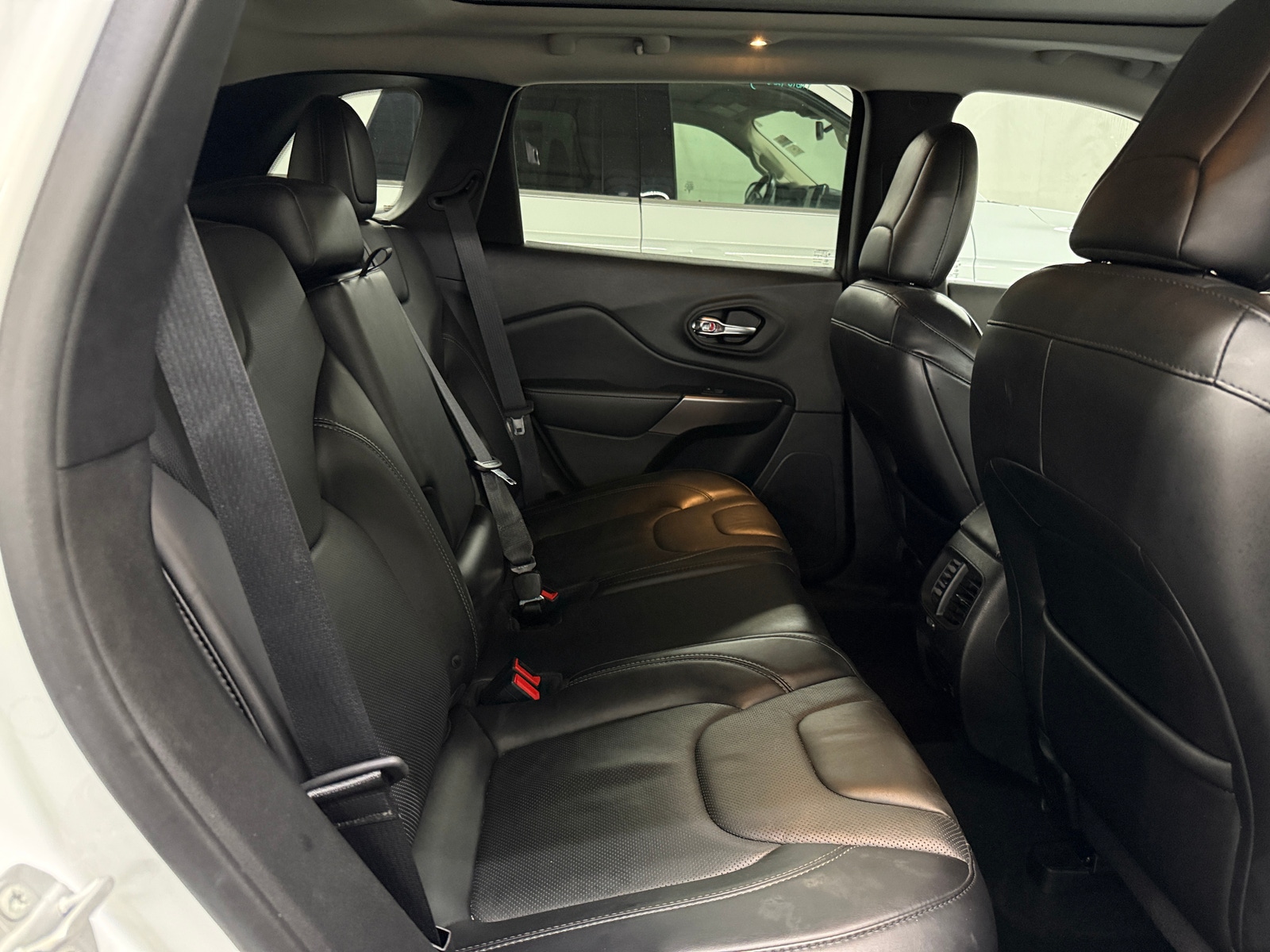 Thumbnail: 2019 Jeep Cherokee - 5