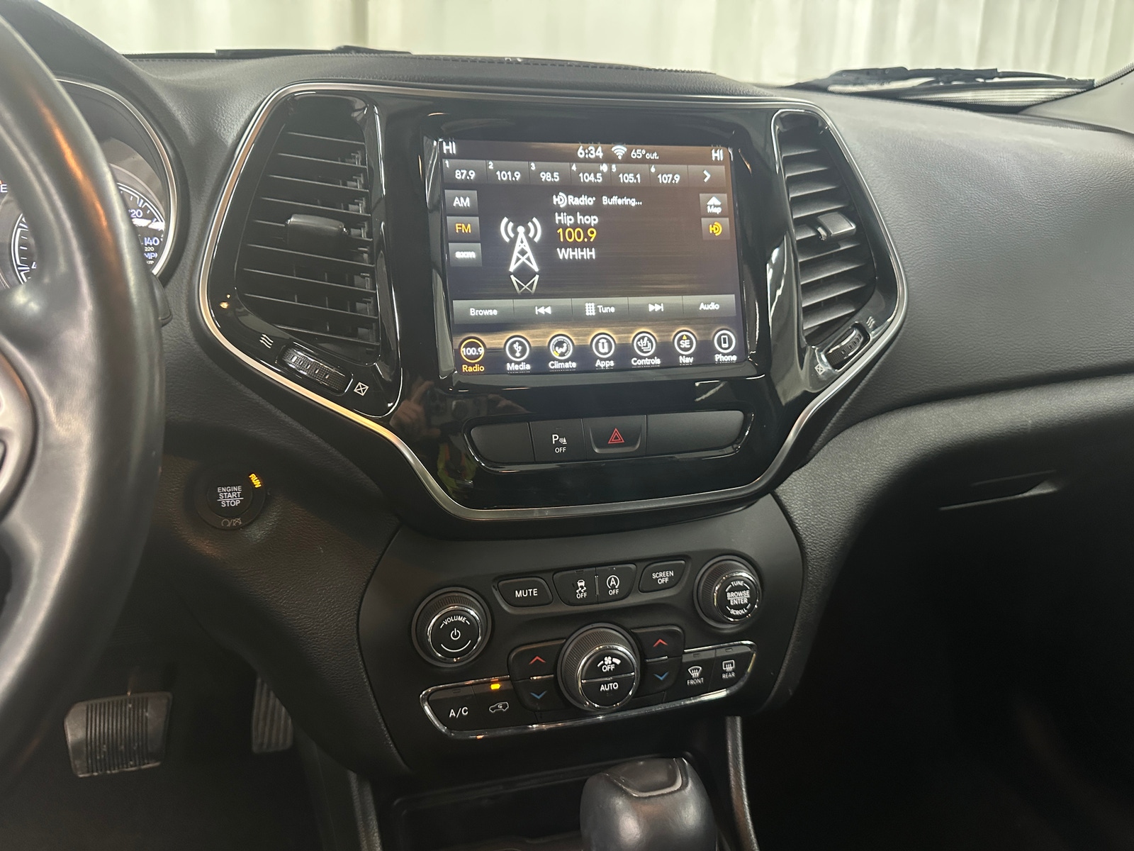 Thumbnail: 2019 Jeep Cherokee - 3