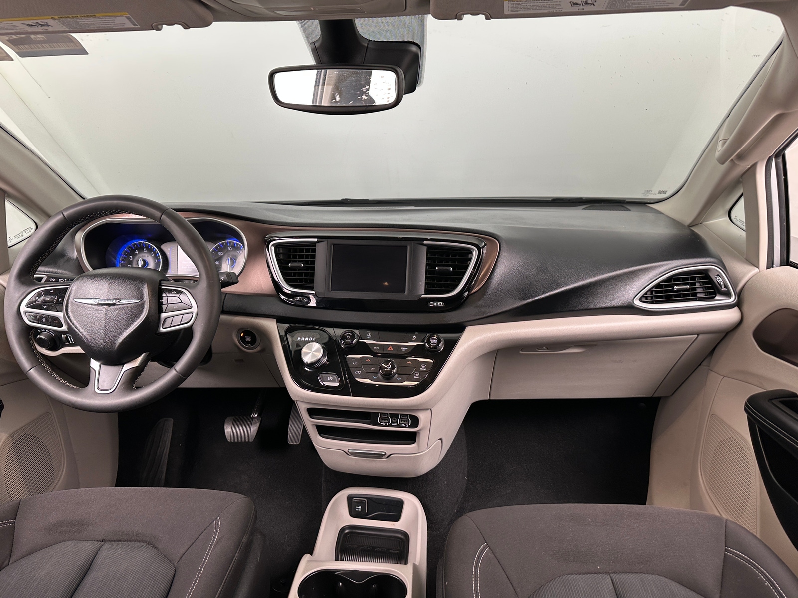 Thumbnail: 2023 Chrysler Voyager - 3