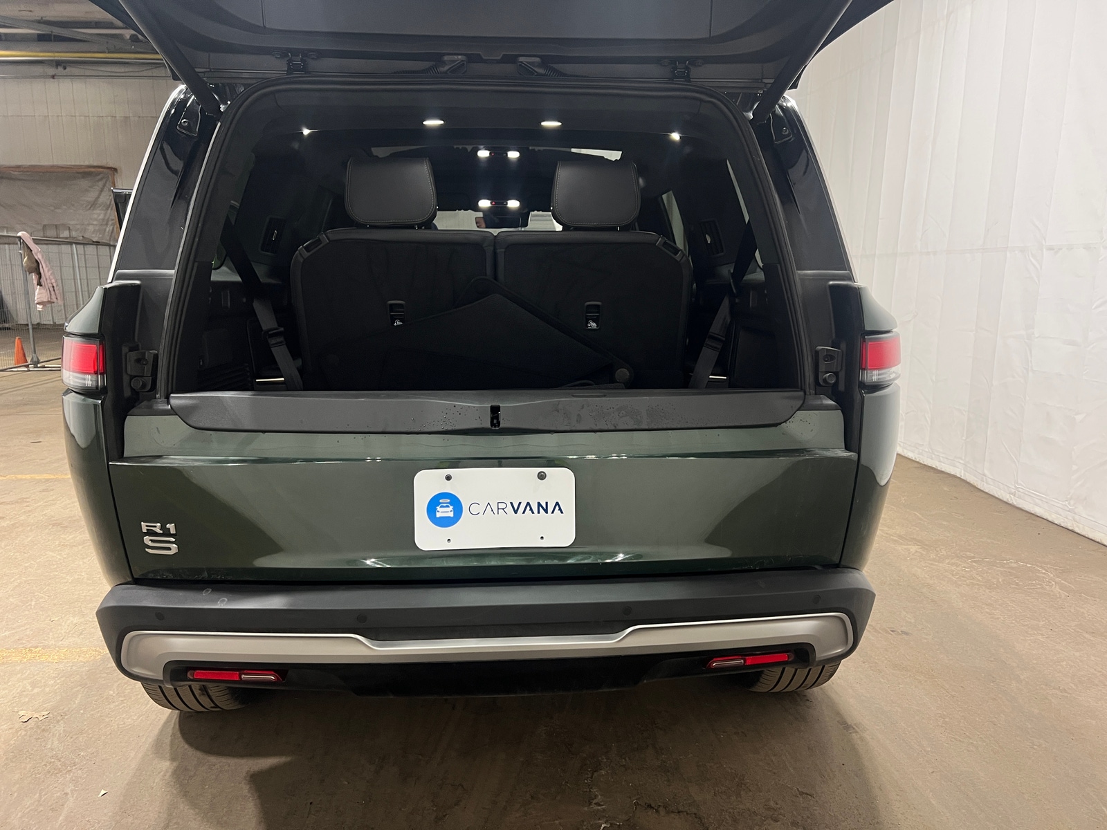 Thumbnail: 2025 Rivian R1S - 6