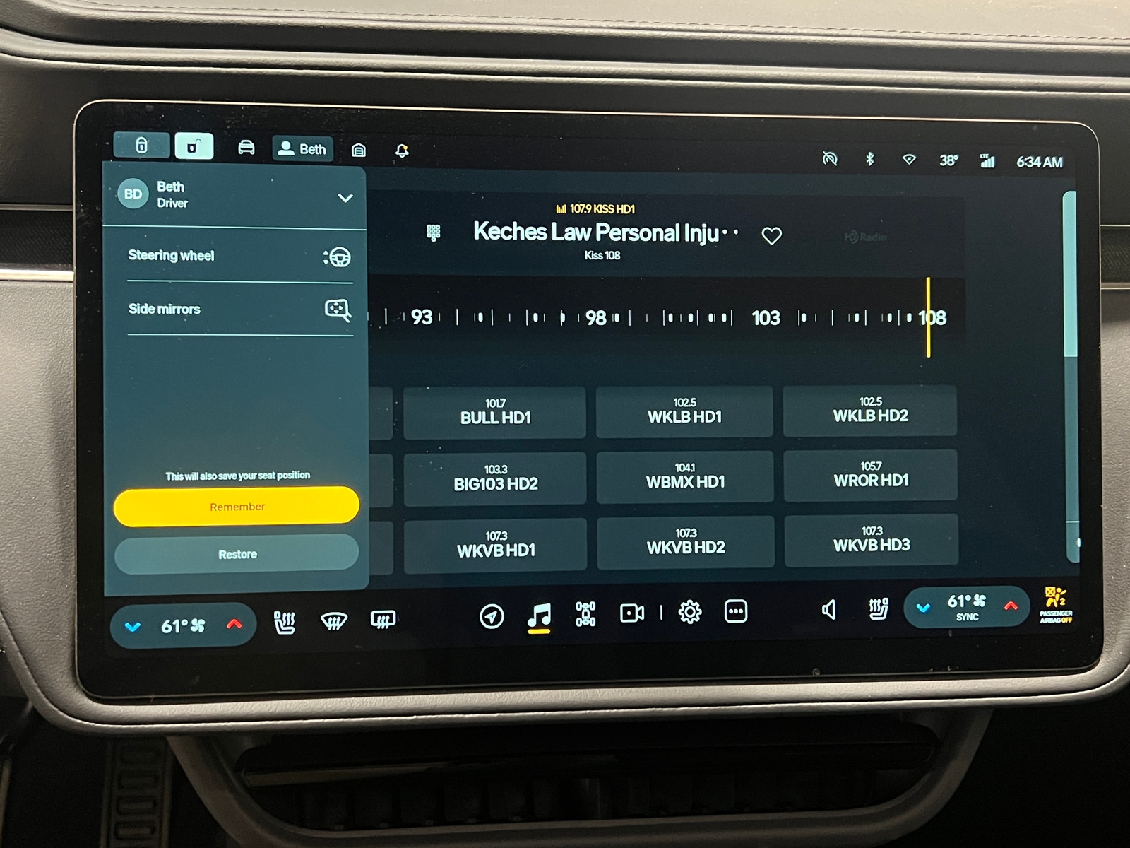 Thumbnail: 2025 Rivian R1S - 3