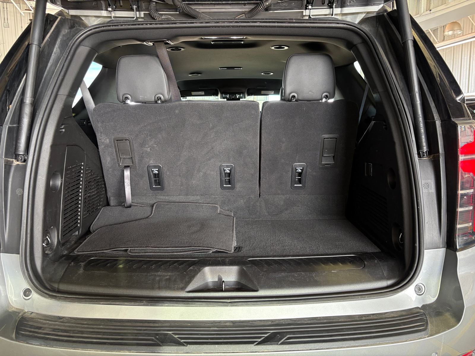 Thumbnail: 2025 Chevrolet Tahoe - 6