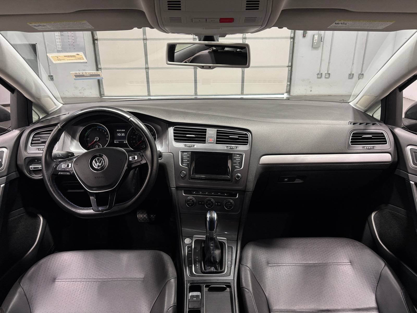 Thumbnail: 2015 Volkswagen e-Golf - 2