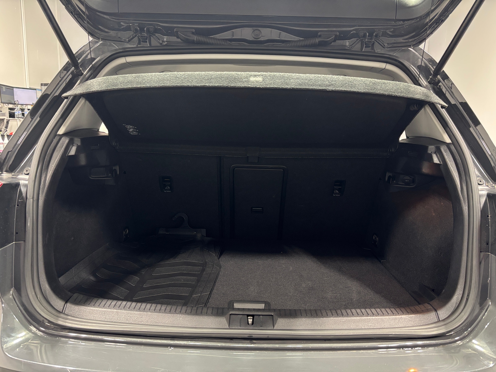 Thumbnail: 2015 Volkswagen e-Golf - 6