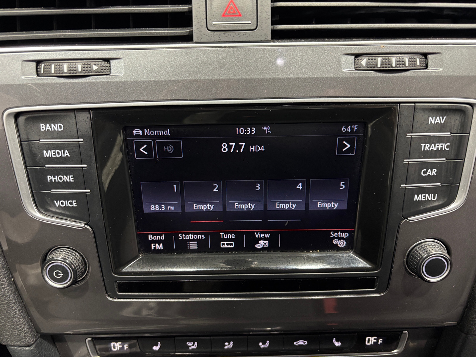 Thumbnail: 2015 Volkswagen e-Golf - 3