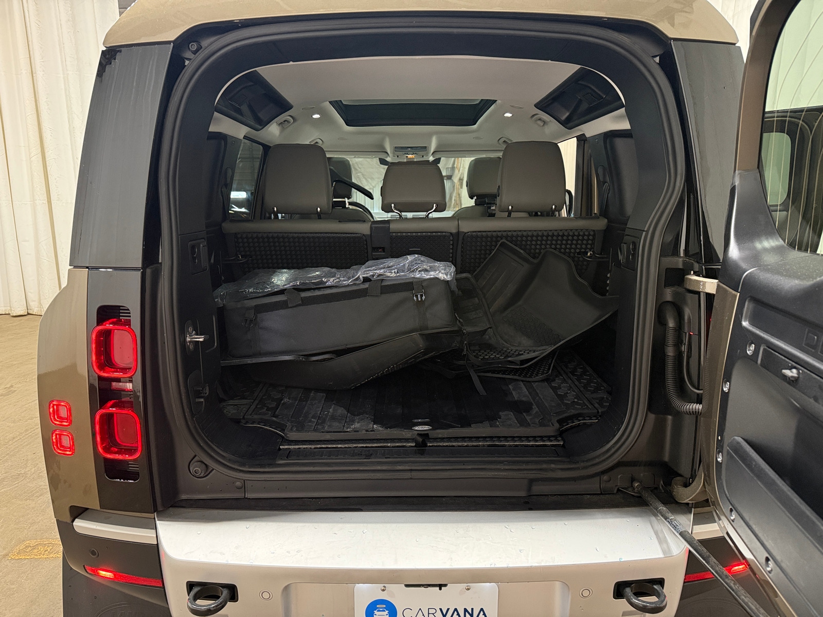 Thumbnail: 2024 Land Rover Defender - 6