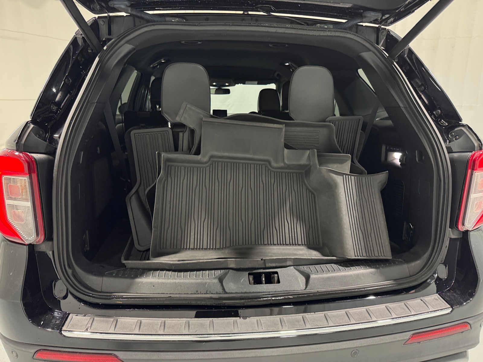 Thumbnail: 2020 Ford Explorer - 6