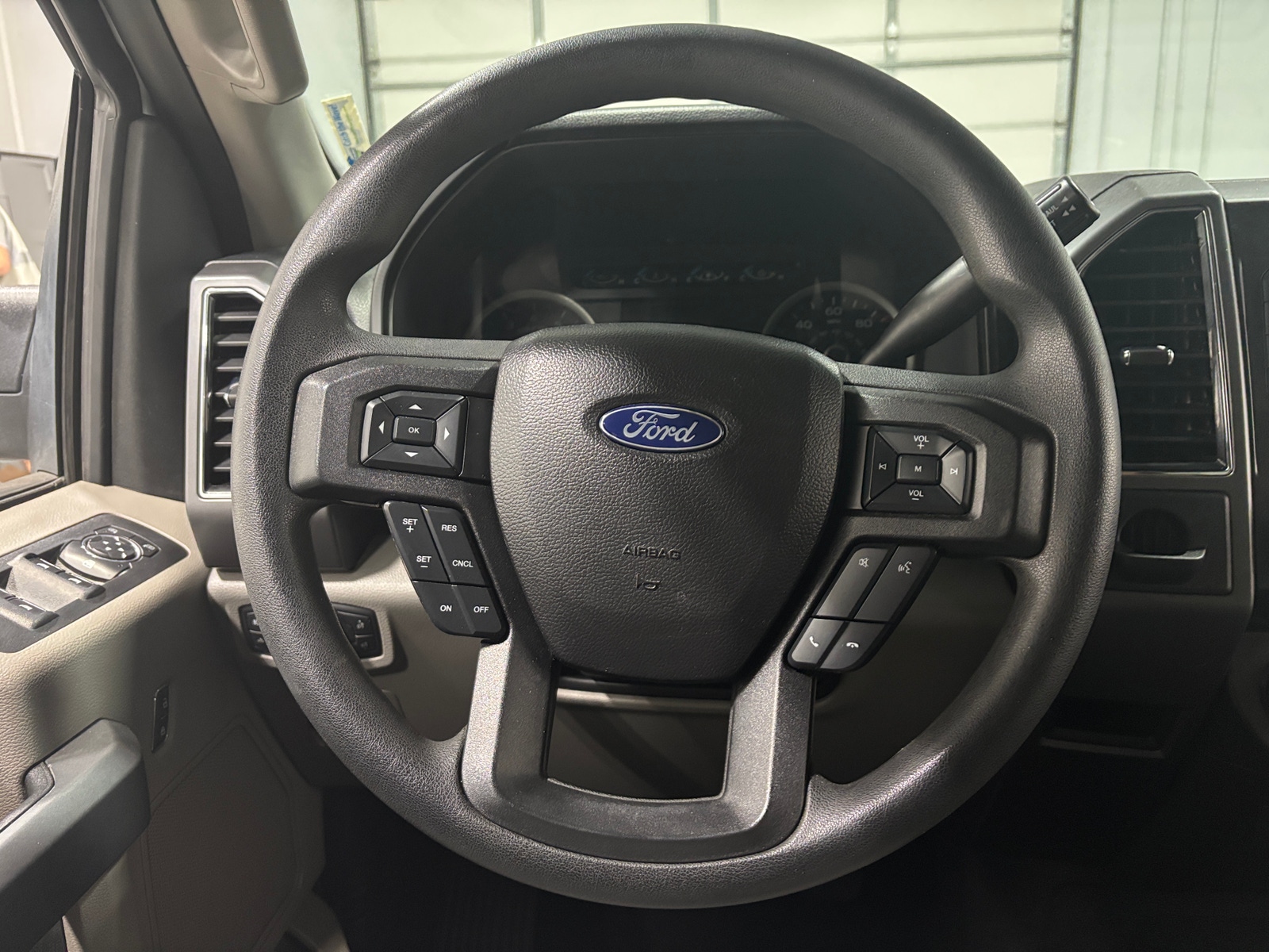 Thumbnail: 2017 Ford Econoline - 5