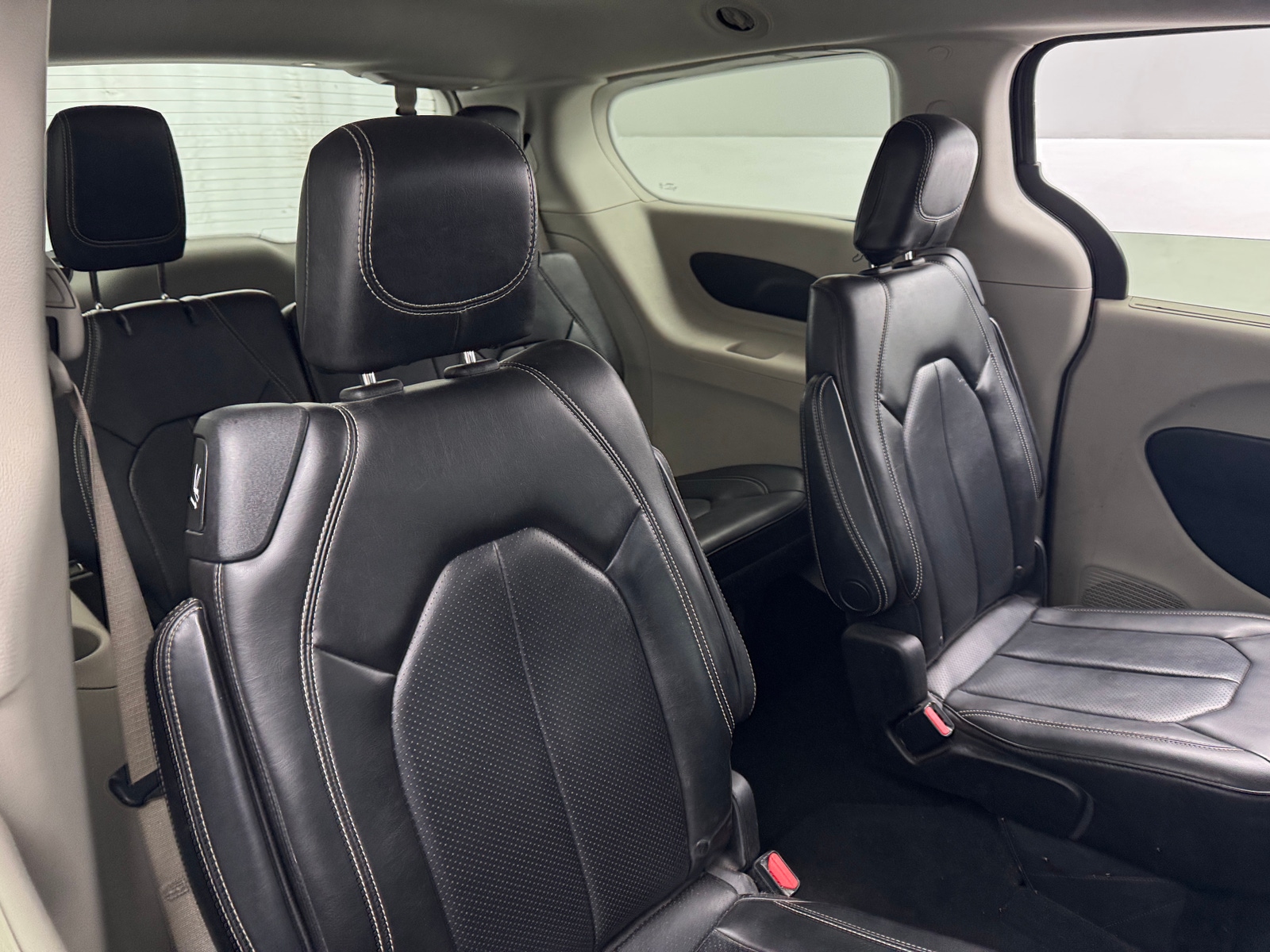 Thumbnail: 2020 Chrysler Voyager - 5