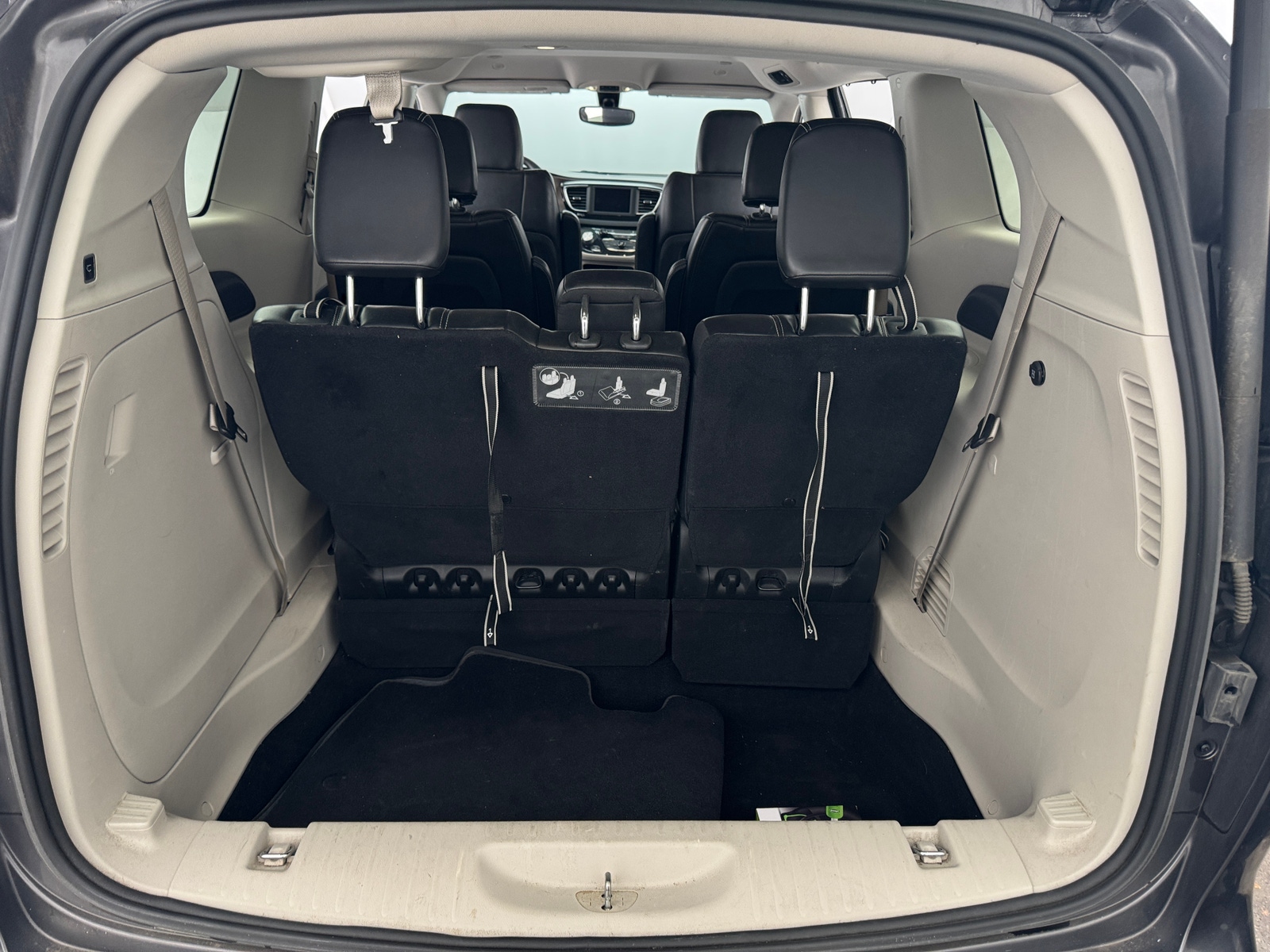 Thumbnail: 2020 Chrysler Voyager - 6