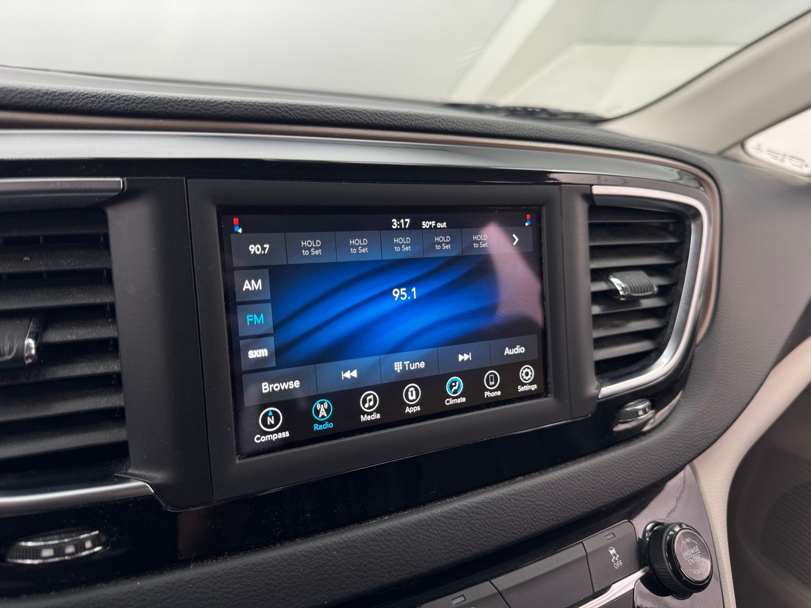 Thumbnail: 2020 Chrysler Voyager - 3