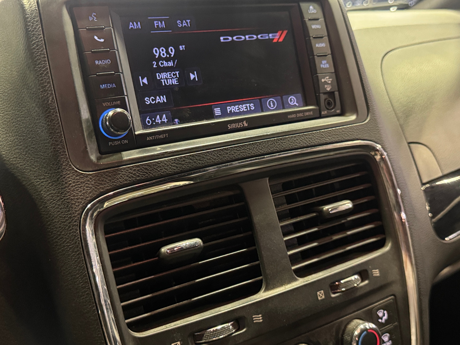 Thumbnail: 2018 Dodge Grand Caravan - 3